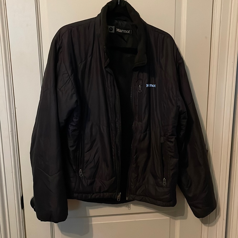 Size large men’s marmot lightweight jacket. Black with 3 fleece lined pockets